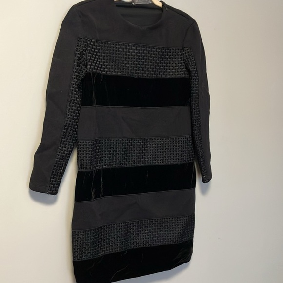 Sportmax Chic Black Textured Dress - Picture 2 of 7